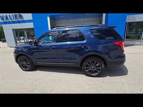 Used 2017 Ford Explorer XLT w/ Equipment Group 202A AWD/4WD image 6