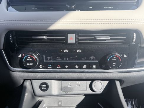 Used 2024 Nissan Rogue SL w/ SL Premium Package image 69