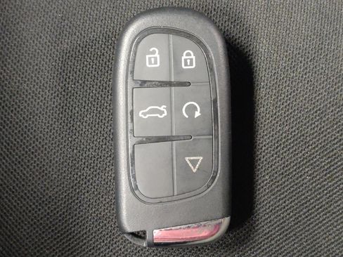Used 2020 Jeep Renegade Latitude FWD image 32