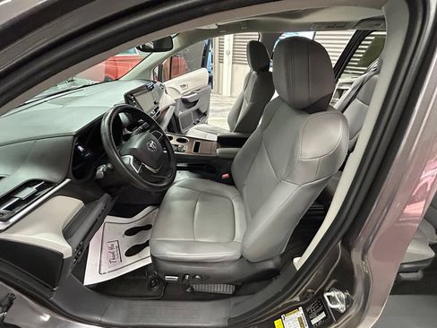 Used 2022 Toyota Sienna XLE FWD image 52