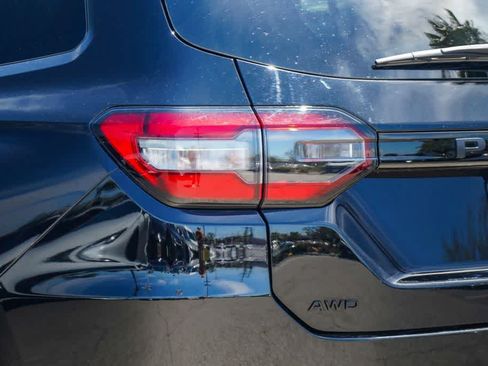 Used 2025 Honda Pilot Sport image 6