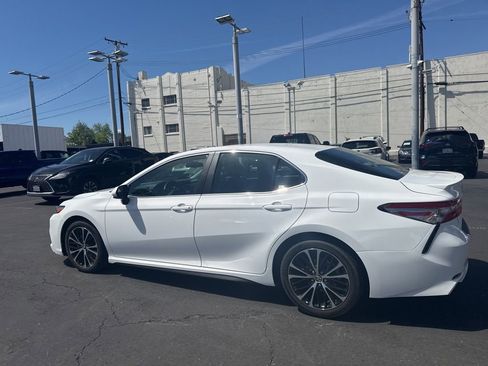 Used 2018 Toyota Camry SE image 8