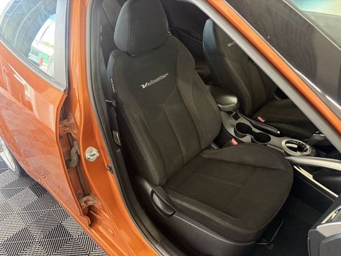 Used 2013 Hyundai Veloster FWD image 20