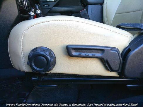 Used 2019 Jeep Wrangler Unlimited Sahara image 19