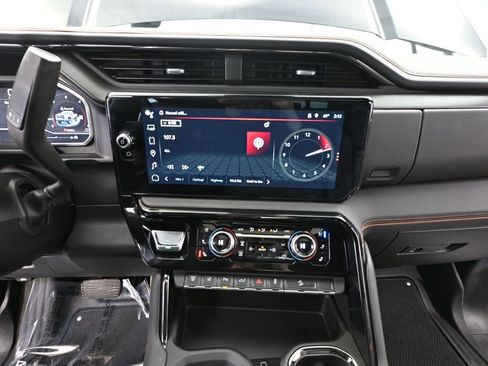 Used 2024 GMC Sierra 2500 AT4 w/ AT4 Preferred Package AWD/4WD image 40