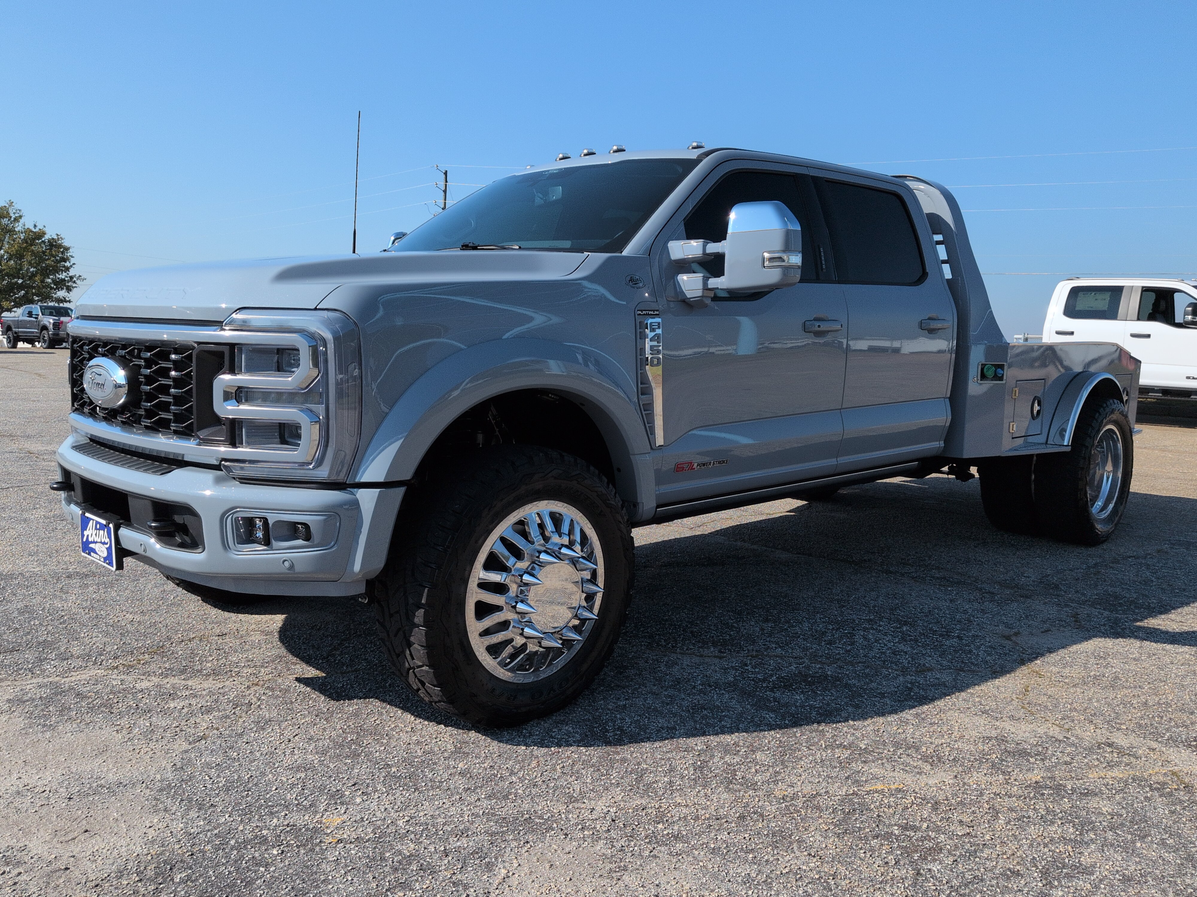 Used 2025 Ford F450 Platinum w/ FX4 Off-Road Package AWD/4WD image 6