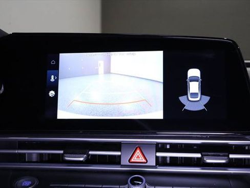 Used 2022 Hyundai Elantra Limited FWD image 21