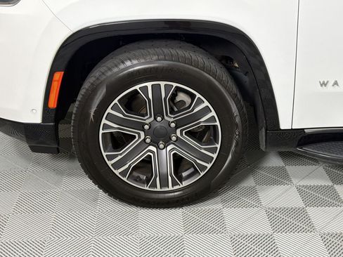 Used 2024 Jeep Wagoneer L Series II w/ Flexible Seating Group RWD image 13