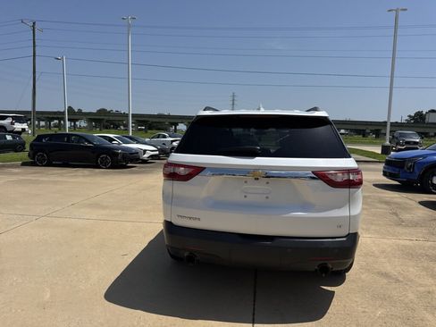 Used 2021 Chevrolet Traverse LT FWD image 18