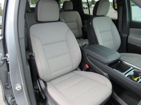 Used 2026 Chevrolet Traverse LT FWD image 9