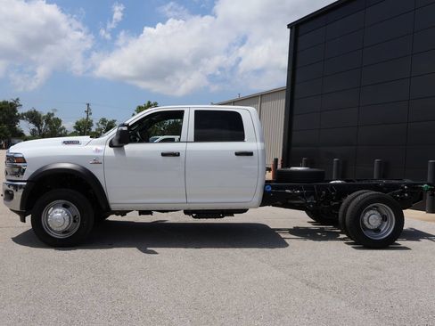 New 2026 RAM 5500 Tradesman w/ Chrome Appearance Group AWD/4WD image 2