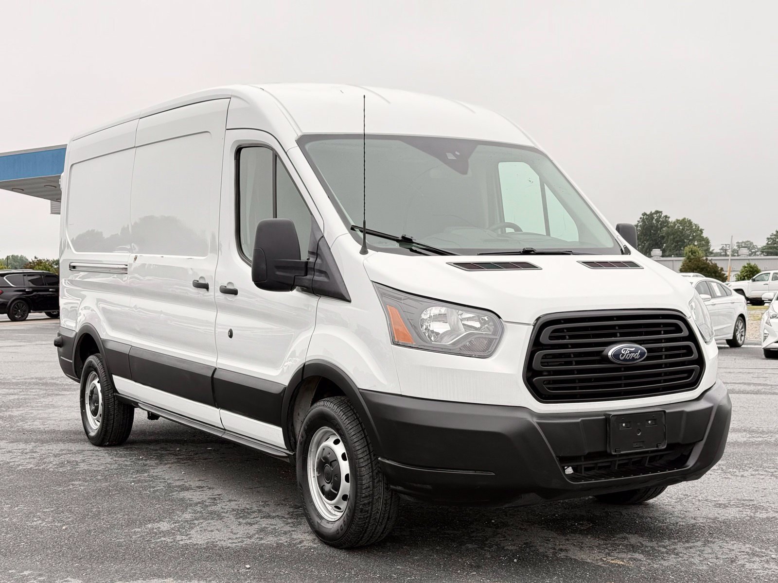 Used 2019 Ford Transit 250 148 Medium Roof w/ Interior Upgrade Package RWD image 4