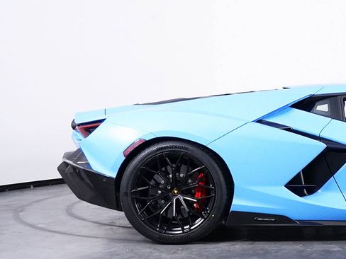 Used 2024 Lamborghini Revuelto image 14