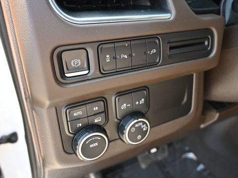 Used 2021 Chevrolet Tahoe LT AWD/4WD image 16