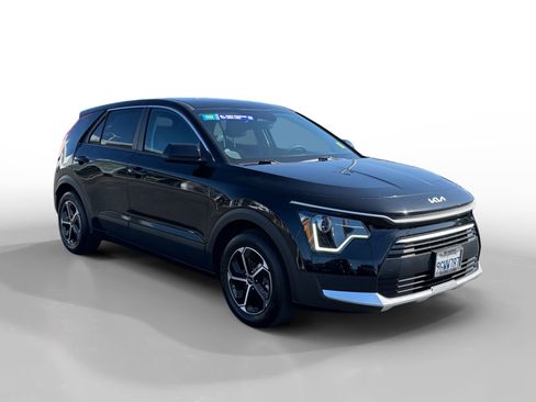 Used 2023 Kia Niro LX FWD image 7