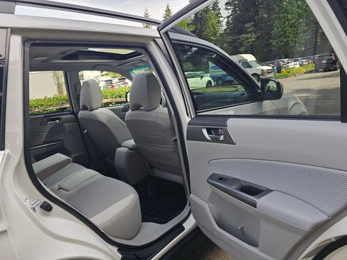 Used 2012 Subaru Forester 2.5X Premium w/ All-Weather Pkg AWD/4WD image 14