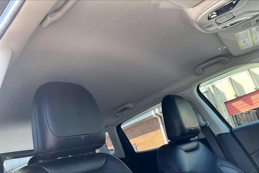 Used 2018 Jeep Compass Latitude w/ Cold Weather Group AWD/4WD image 21