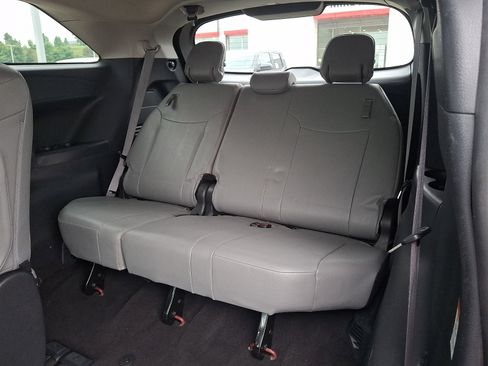 Certified 2025 Toyota Sienna XLE FWD image 11