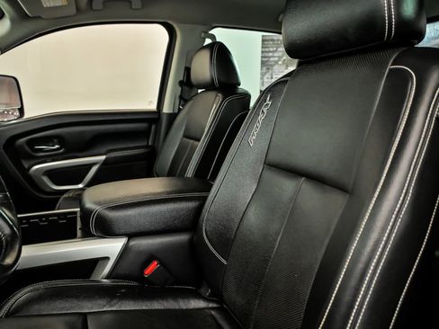 Used 2019 Nissan Titan PRO-4X w/ Pro-4x Convenience Package AWD/4WD image 13