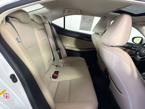 Used 2018 Lexus IS 300 AWD image 28