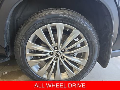 Used 2021 Toyota Highlander Platinum AWD/4WD image 34