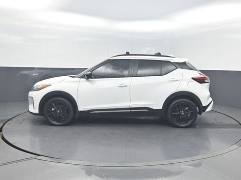 Used 2023 Nissan Kicks SR w/ Exterior Package image 2