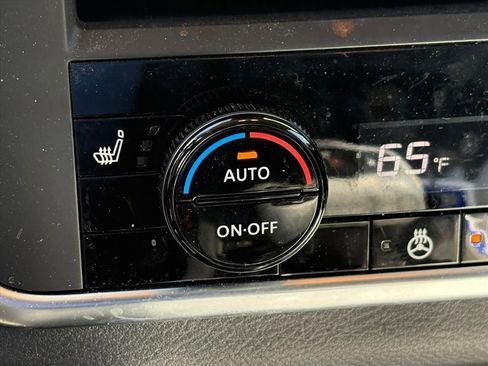 Used 2023 Nissan Rogue SV w/ SV Premium B Package image 12