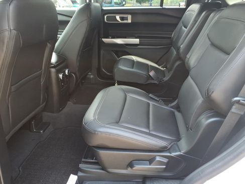Certified 2022 Ford Explorer XLT w/ Equipment Group 202A AWD/4WD image 13