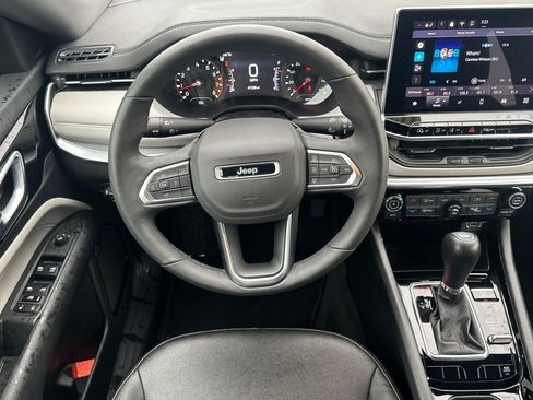 Used 2025 Jeep Compass Limited AWD/4WD image 14