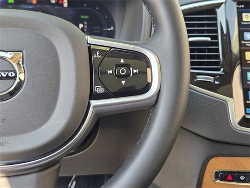 Certified 2025 Volvo XC90 T8 Plus w/ Protection Package Premier image 31