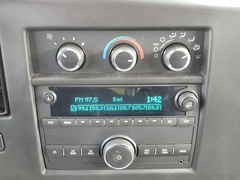 Used 2015 Chevrolet Express 2500 image 19