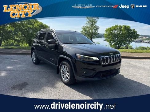 Used 2019 Jeep Cherokee Latitude w/ Cold Weather Group AWD/4WD image 1