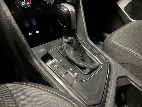 Used 2021 Volkswagen Tiguan S image 11