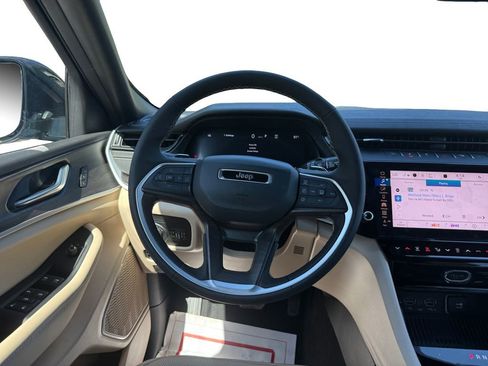 New 2026 Jeep Grand Cherokee Limited RWD image 12