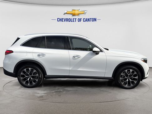 Used 2025 Mercedes-Benz GLC 350e 4MATIC image 4