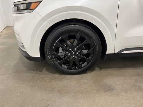 Used 2023 Kia Carnival SX Prestige image 19