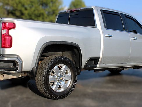 Used 2022 Chevrolet Silverado 2500 LTZ w/ LTZ Convenience Package image 4