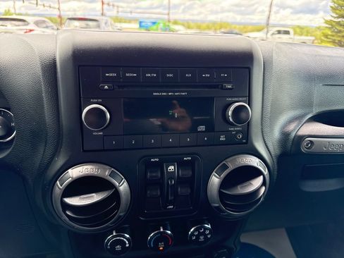 Used 2018 Jeep Wrangler Unlimited Sport S AWD/4WD image 16