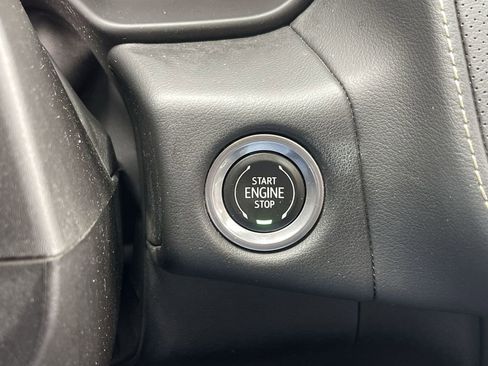 Used 2021 GMC Yukon SLT w/ SLT Premium Package image 16