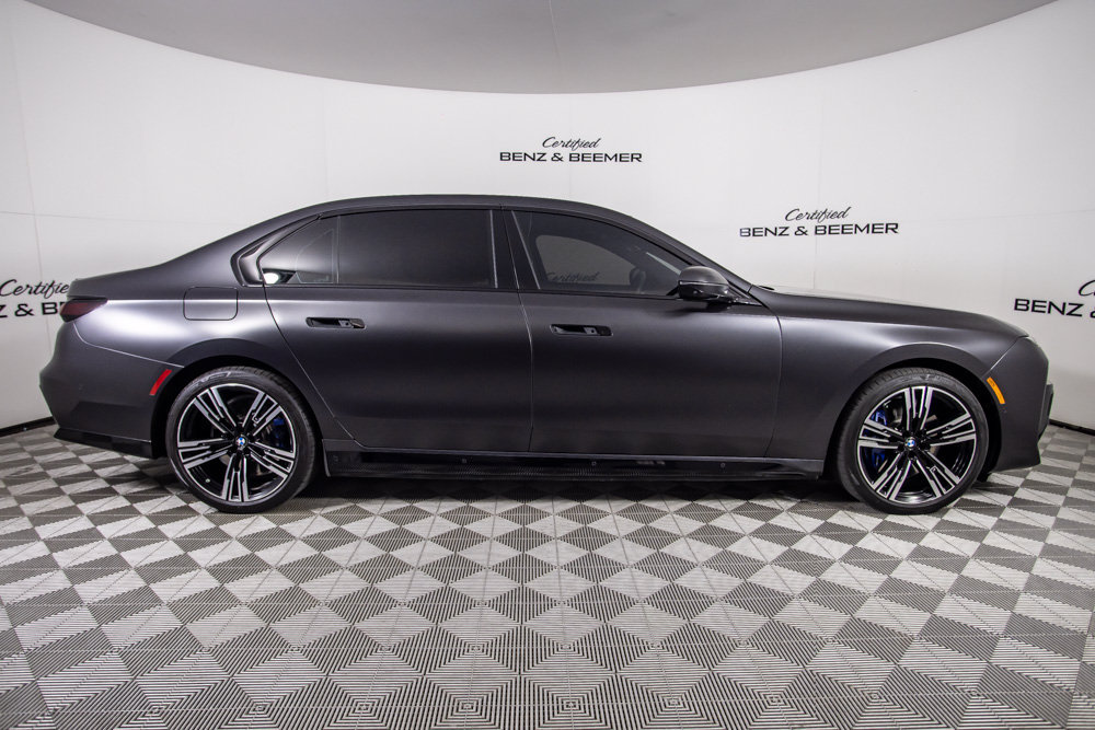 Used 2023 BMW i7 xDrive60 w/ Executive Package 2 AWD/4WD image 3