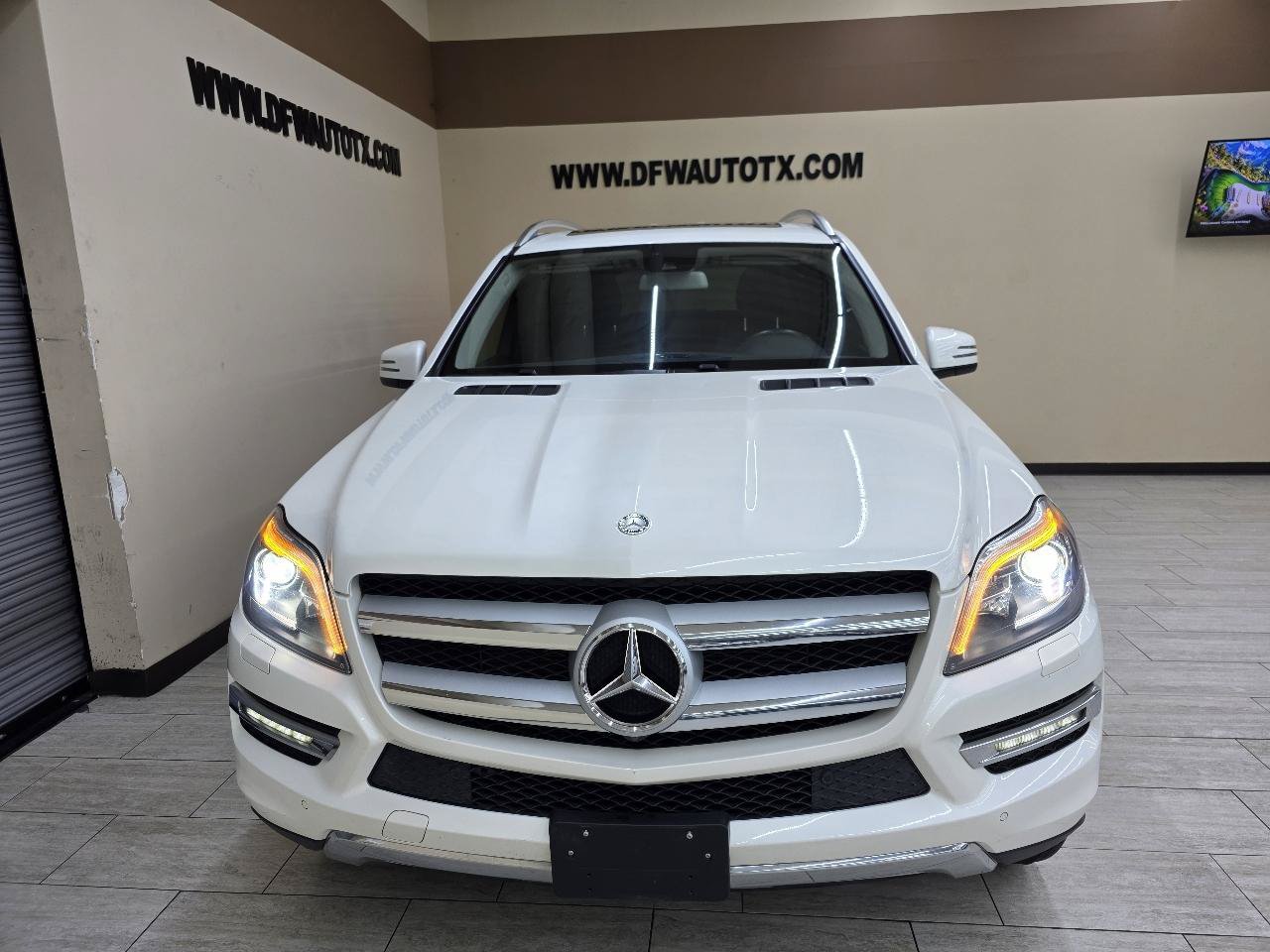 Used 2016 Mercedes-Benz GL 450 4MATIC w/ Premium I Package image 3