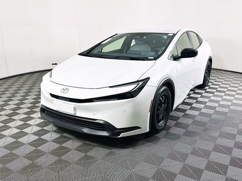 Used 2023 Toyota Prius LE FWD image 7