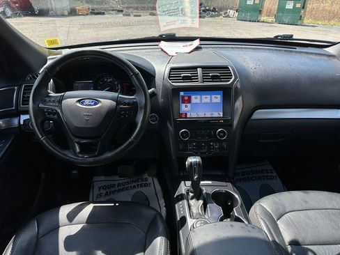 Used 2018 Ford Explorer XLT w/ Equipment Group 202A AWD/4WD image 29