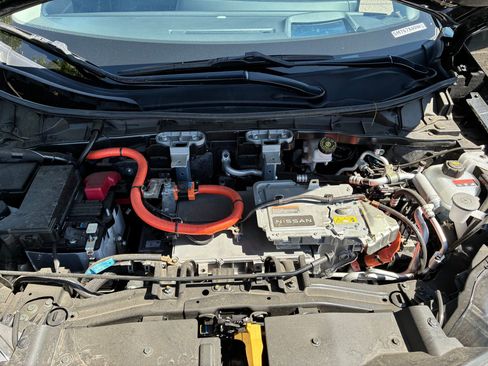 Used 2025 Nissan Ariya AWD image 32