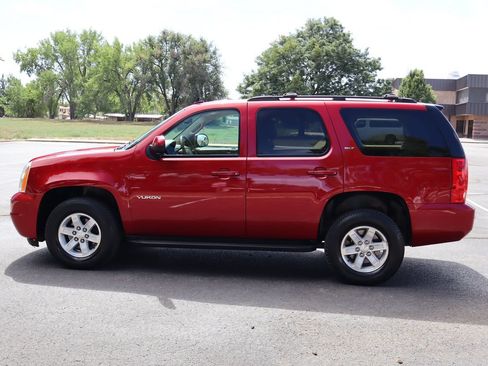 Used 2013 GMC Yukon SLT w/ SLT-2 Equipment Package AWD/4WD image 9
