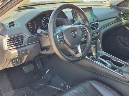 Used 2018 Honda Accord Touring image 10