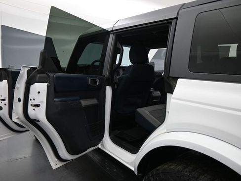 Used 2021 Ford Bronco Outer Banks AWD/4WD image 15