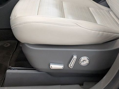 Used 2025 Lincoln Nautilus Reserve w/ Jet Appearance Package image 17