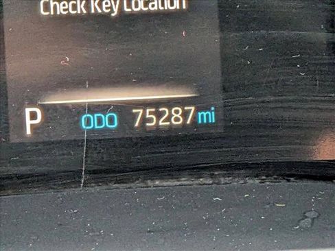 Used 2022 Toyota Sienna XLE image 11