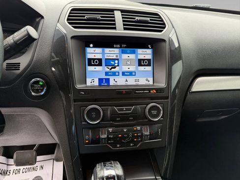 Used 2018 Ford Explorer XLT w/ Equipment Group 202A image 11